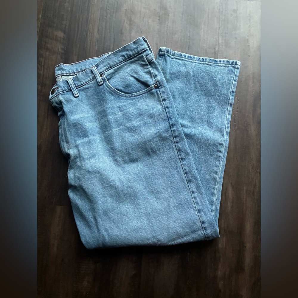 Wrangler Men's Relaxed Fit Blue Jeans